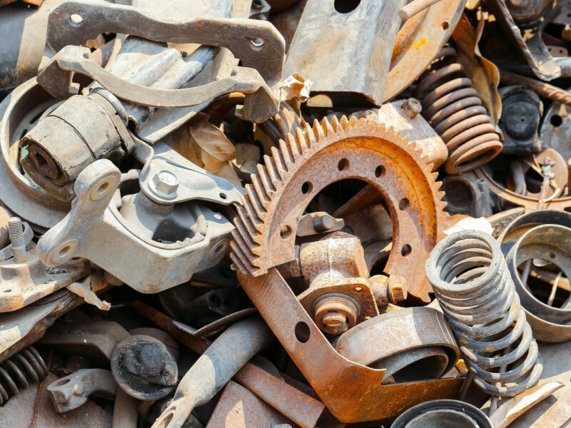 Требуются на работу с металлом