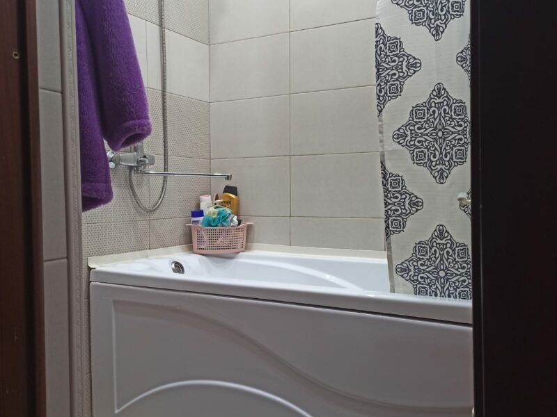 Продаётся двушка в центре с Краснокумского